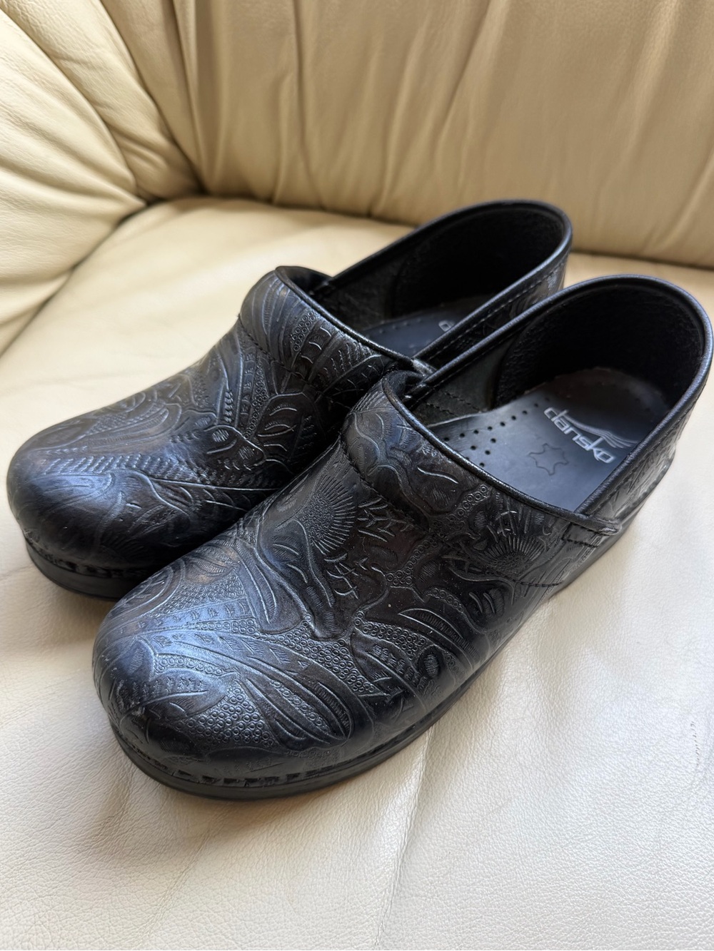 Dansko Professional Black Tooled Clogs EU 38 US 7.5-8 Floral Boho Comfort Shoes!